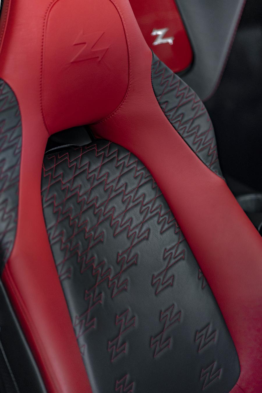Детали интерьера Aston Martin Vanquish Zagato Shooting Brake 2018 года  (UK) (фото 18 из 76)
